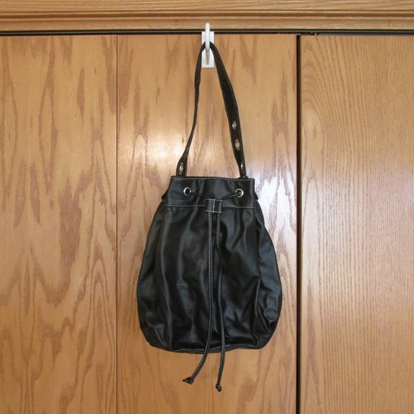 AVON PURSE BLACK BAG METAL EYELETS PUNK HOBO DRAWSTRING LARGE SHOULDER - Picture 1 of 12